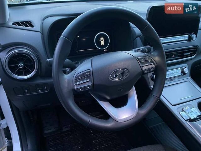 Белый Хендай Kona, объемом двигателя 0 л и пробегом 6 тыс. км за 18900 $, фото 10 на Automoto.ua
