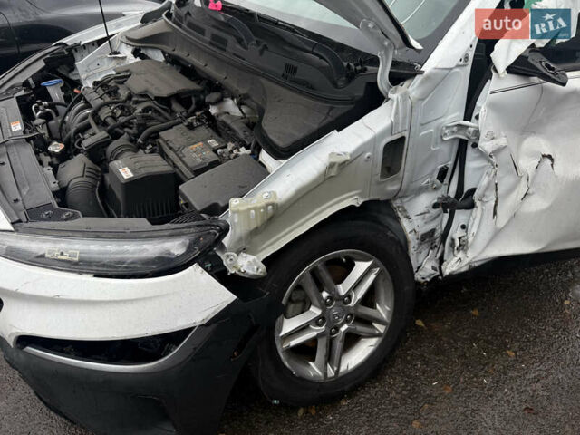 Білий Хендай Kona, об'ємом двигуна 2 л та пробігом 70 тис. км за 12200 $, фото 8 на Automoto.ua