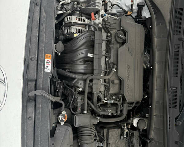 Білий Хендай Kona, об'ємом двигуна 2 л та пробігом 70 тис. км за 12200 $, фото 6 на Automoto.ua