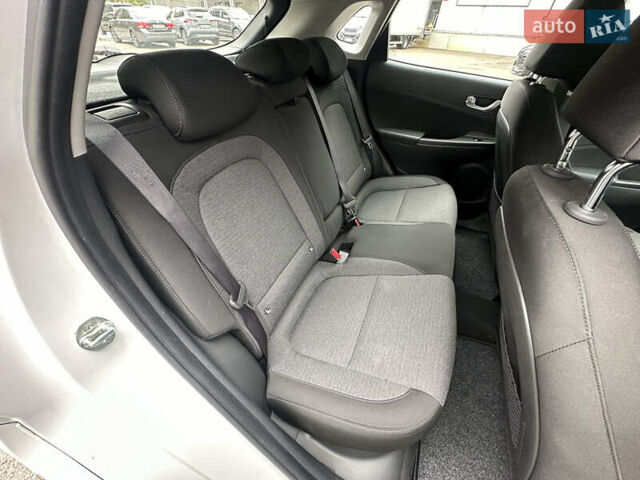 Білий Хендай Kona, об'ємом двигуна 0 л та пробігом 27 тис. км за 17499 $, фото 32 на Automoto.ua