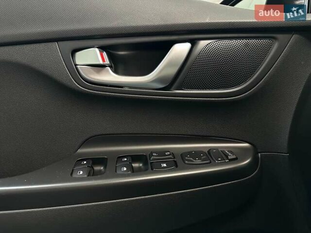 Белый Хендай Kona, объемом двигателя 0 л и пробегом 108 тыс. км за 20600 $, фото 2 на Automoto.ua