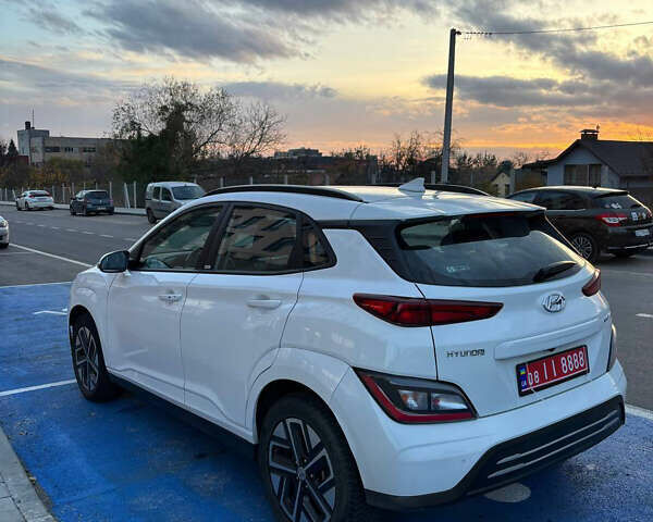 Белый Хендай Kona, объемом двигателя 0 л и пробегом 38 тыс. км за 15599 $, фото 3 на Automoto.ua
