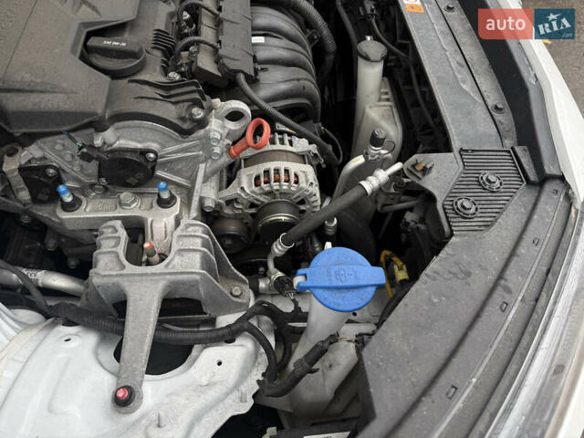 Білий Хендай Kona, об'ємом двигуна 2 л та пробігом 70 тис. км за 12200 $, фото 4 на Automoto.ua