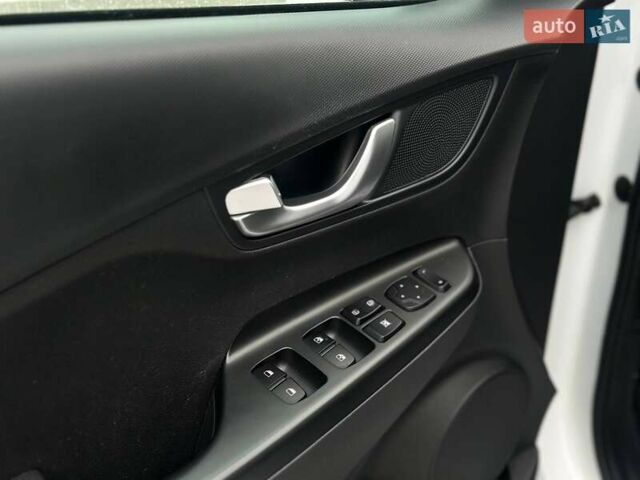 Білий Хендай Kona, об'ємом двигуна 0 л та пробігом 40 тис. км за 19999 $, фото 9 на Automoto.ua