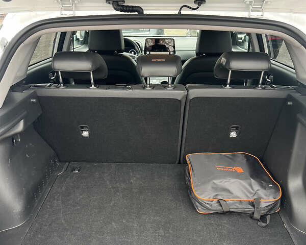 Белый Хендай Kona, объемом двигателя 0 л и пробегом 20 тыс. км за 20300 $, фото 6 на Automoto.ua