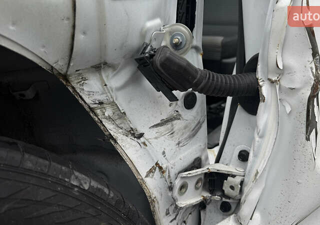 Білий Хендай Kona, об'ємом двигуна 2 л та пробігом 70 тис. км за 12200 $, фото 18 на Automoto.ua