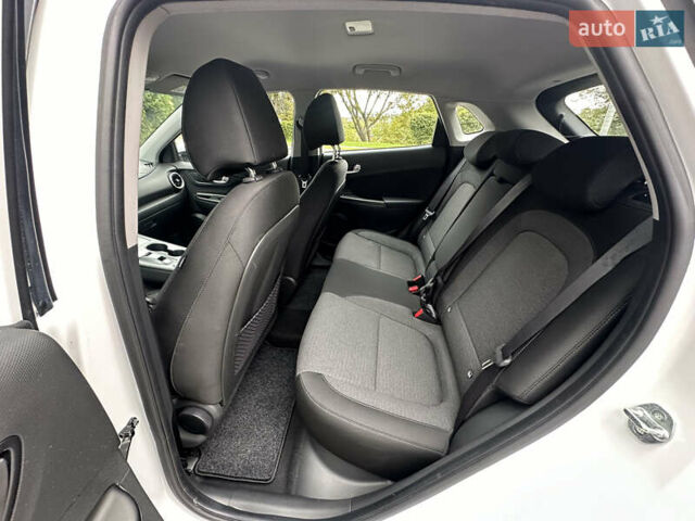 Білий Хендай Kona, об'ємом двигуна 0 л та пробігом 27 тис. км за 17499 $, фото 24 на Automoto.ua