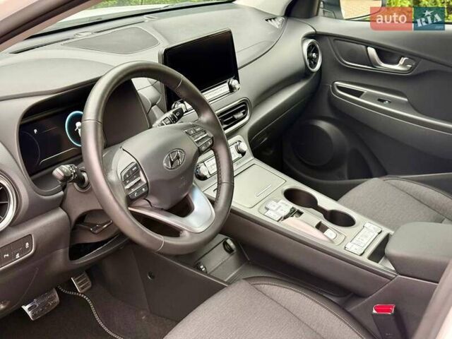 Белый Хендай Kona, объемом двигателя 0 л и пробегом 31 тыс. км за 17999 $, фото 21 на Automoto.ua