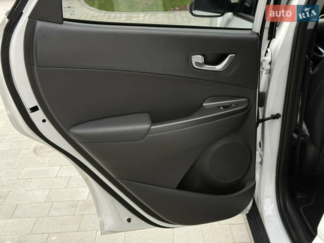 Білий Хендай Kona, об'ємом двигуна 0 л та пробігом 28 тис. км за 18700 $, фото 49 на Automoto.ua