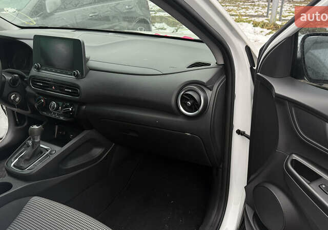 Білий Хендай Kona, об'ємом двигуна 2 л та пробігом 70 тис. км за 12200 $, фото 17 на Automoto.ua