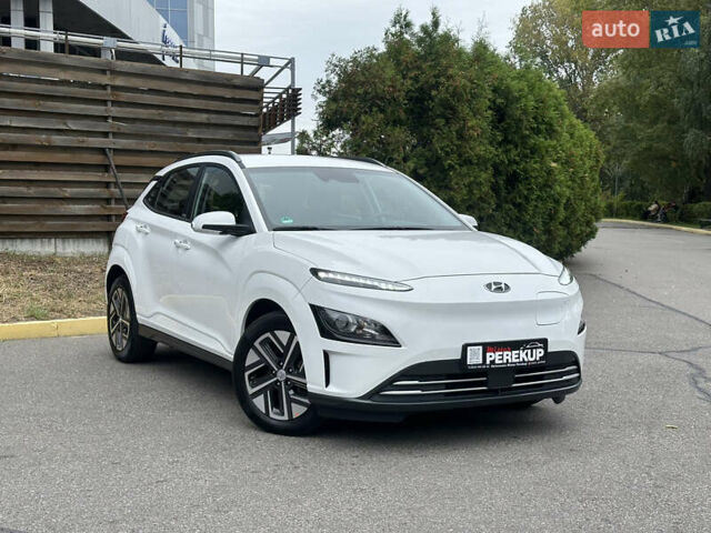 Білий Хендай Kona, об'ємом двигуна 0 л та пробігом 27 тис. км за 17499 $, фото 1 на Automoto.ua