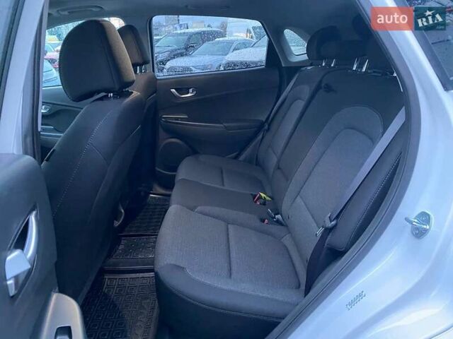 Белый Хендай Kona, объемом двигателя 0 л и пробегом 6 тыс. км за 18900 $, фото 17 на Automoto.ua