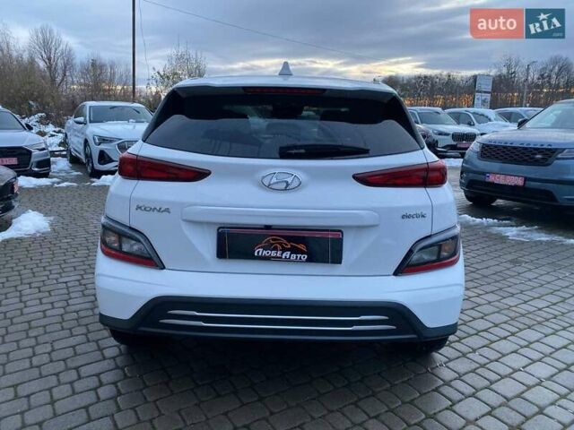 Белый Хендай Kona, объемом двигателя 0 л и пробегом 6 тыс. км за 18900 $, фото 4 на Automoto.ua