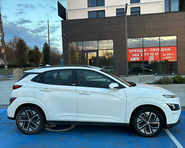 Белый Хендай Kona, объемом двигателя 0 л и пробегом 38 тыс. км за 15599 $, фото 4 на Automoto.ua
