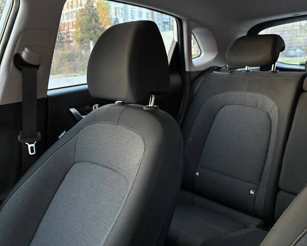 Белый Хендай Kona, объемом двигателя 0 л и пробегом 38 тыс. км за 15599 $, фото 14 на Automoto.ua