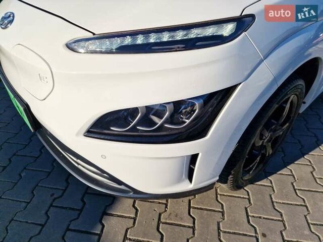 Білий Хендай Kona, об'ємом двигуна 0 л та пробігом 57 тис. км за 17200 $, фото 6 на Automoto.ua