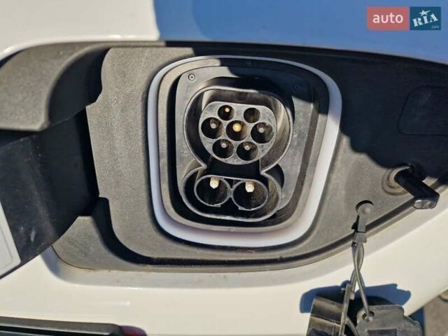 Білий Хендай Kona, об'ємом двигуна 0 л та пробігом 57 тис. км за 17200 $, фото 8 на Automoto.ua