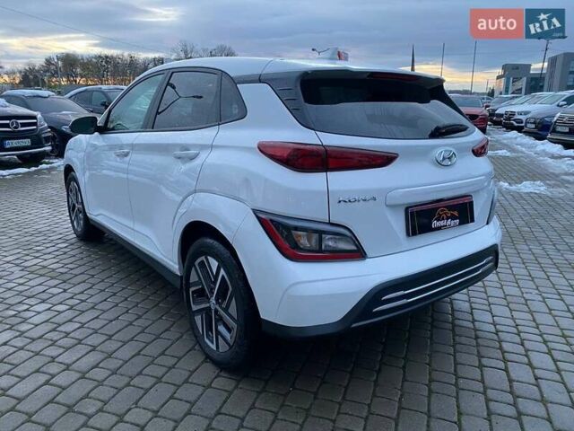 Белый Хендай Kona, объемом двигателя 0 л и пробегом 6 тыс. км за 18900 $, фото 3 на Automoto.ua
