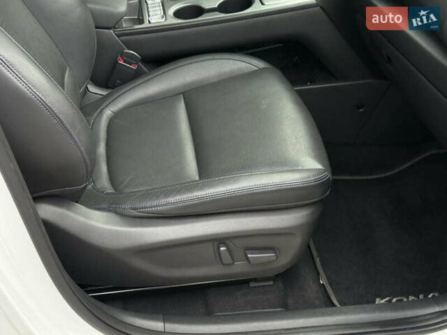 Білий Хендай Kona, об'ємом двигуна 0 л та пробігом 28 тис. км за 18700 $, фото 5 на Automoto.ua