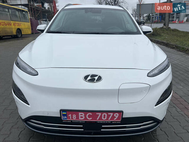 Белый Хендай Kona, объемом двигателя 0 л и пробегом 20 тыс. км за 20300 $, фото 1 на Automoto.ua