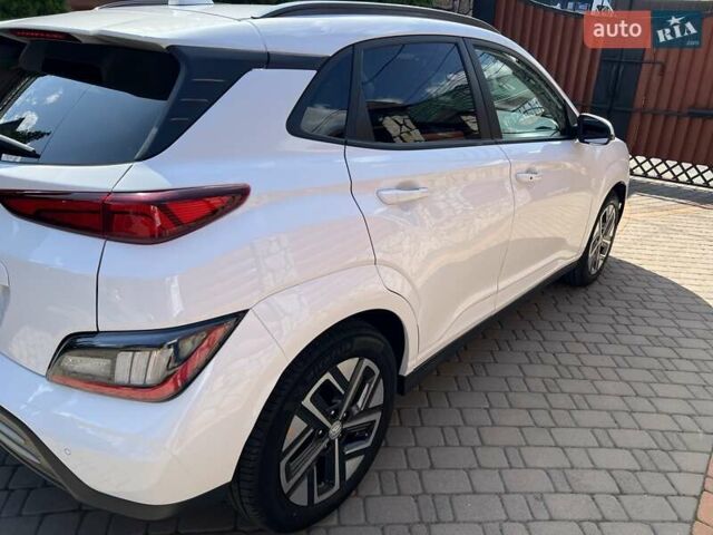 Белый Хендай Kona, объемом двигателя 0 л и пробегом 60 тыс. км за 22800 $, фото 4 на Automoto.ua