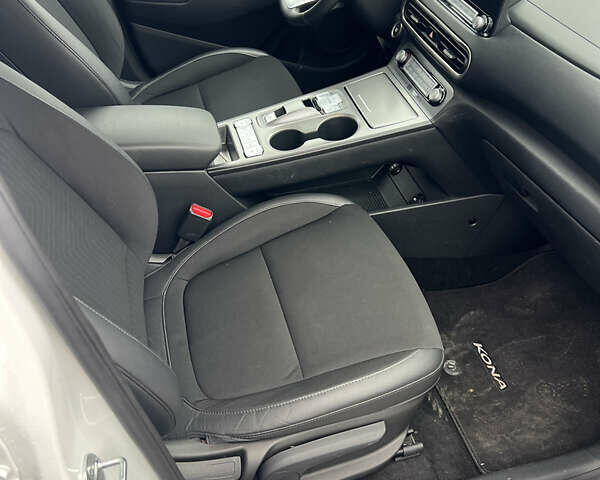 Белый Хендай Kona, объемом двигателя 0 л и пробегом 20 тыс. км за 20300 $, фото 5 на Automoto.ua