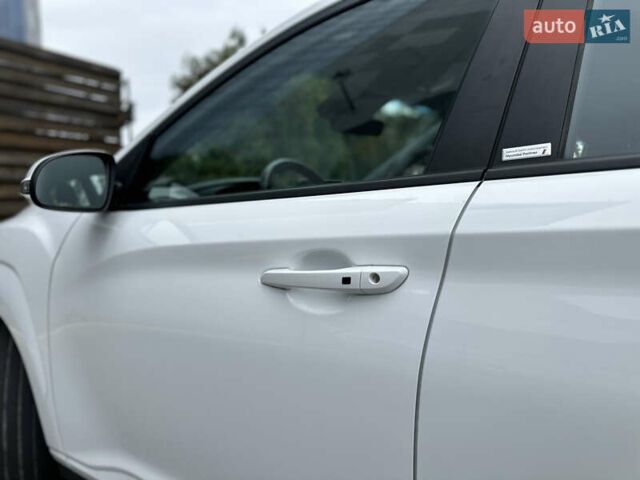 Білий Хендай Kona, об'ємом двигуна 0 л та пробігом 27 тис. км за 17499 $, фото 8 на Automoto.ua