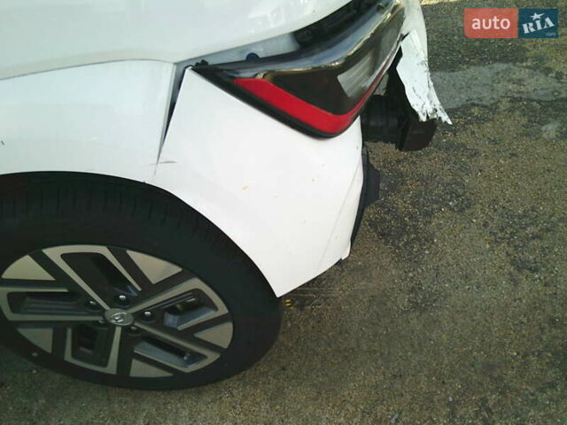 Белый Хендай Kona, объемом двигателя 0 л и пробегом 23 тыс. км за 14900 $, фото 40 на Automoto.ua