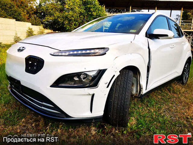Білий Хендай Kona, об'ємом двигуна 0.15 л та пробігом 120 тис. км за 14250 $, фото 2 на Automoto.ua