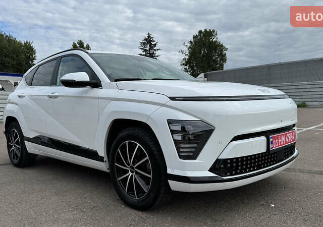 Белый Хендай Kona, объемом двигателя 0 л и пробегом 55 тыс. км за 24300 $, фото 2 на Automoto.ua