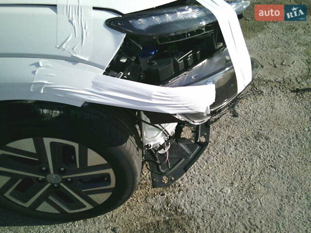 Белый Хендай Kona, объемом двигателя 0 л и пробегом 23 тыс. км за 14900 $, фото 26 на Automoto.ua