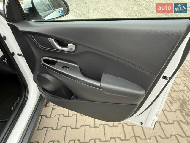 Белый Хендай Kona, объемом двигателя 0 л и пробегом 21 тыс. км за 17200 $, фото 26 на Automoto.ua