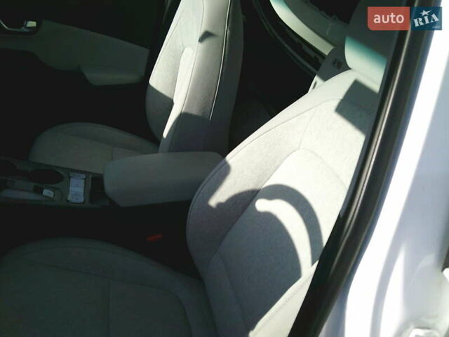 Белый Хендай Kona, объемом двигателя 0 л и пробегом 23 тыс. км за 14900 $, фото 44 на Automoto.ua