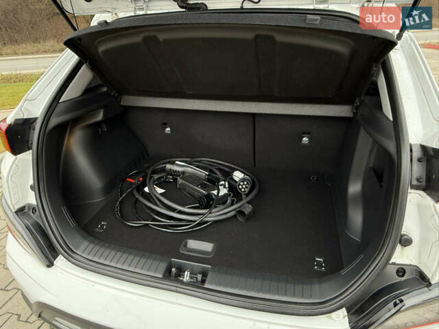 Белый Хендай Kona, объемом двигателя 0 л и пробегом 21 тыс. км за 17200 $, фото 23 на Automoto.ua