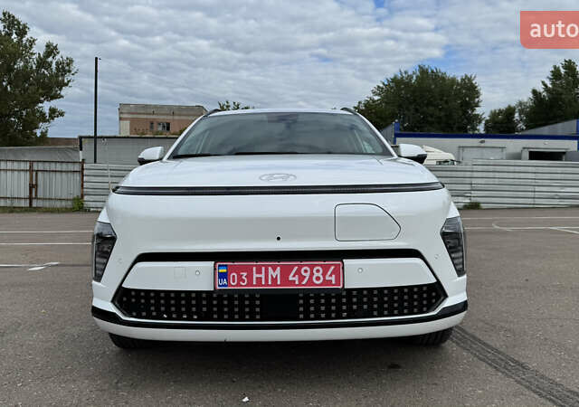Белый Хендай Kona, объемом двигателя 0 л и пробегом 55 тыс. км за 24300 $, фото 1 на Automoto.ua