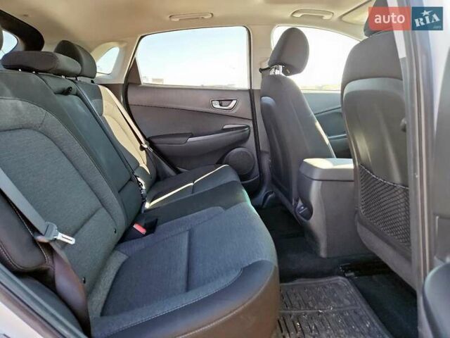 Білий Хендай Kona, об'ємом двигуна 0 л та пробігом 150 тис. км за 4700 $, фото 9 на Automoto.ua