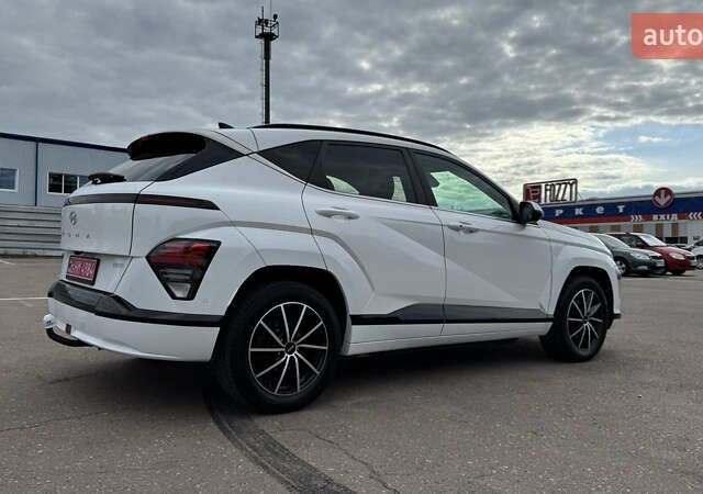 Белый Хендай Kona, объемом двигателя 0 л и пробегом 55 тыс. км за 24300 $, фото 5 на Automoto.ua