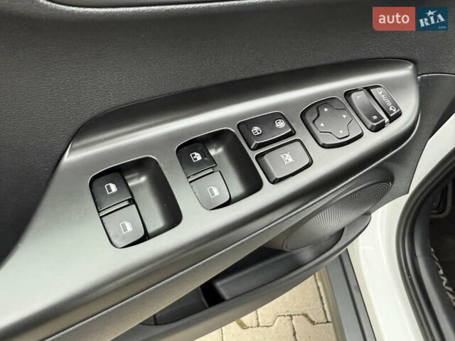 Белый Хендай Kona, объемом двигателя 0 л и пробегом 21 тыс. км за 17200 $, фото 18 на Automoto.ua