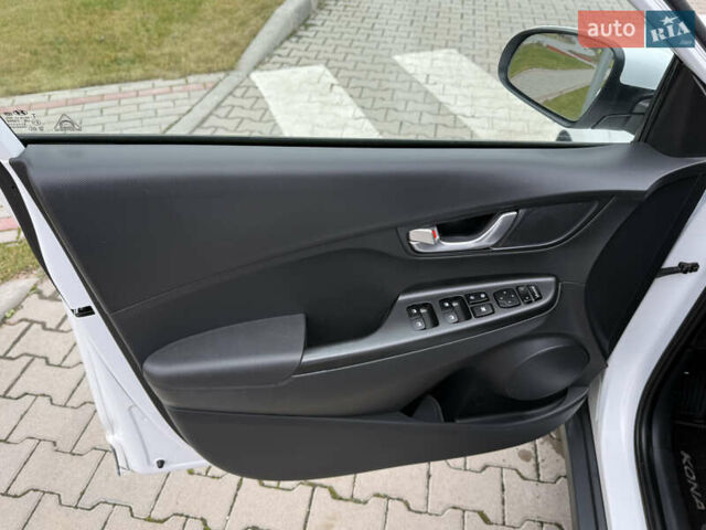 Белый Хендай Kona, объемом двигателя 0 л и пробегом 21 тыс. км за 17200 $, фото 17 на Automoto.ua