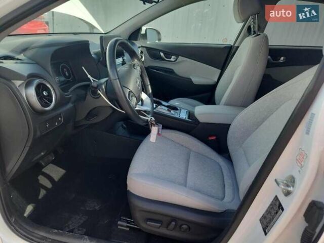 Белый Хендай Kona, объемом двигателя 0 л и пробегом 23 тыс. км за 14900 $, фото 10 на Automoto.ua