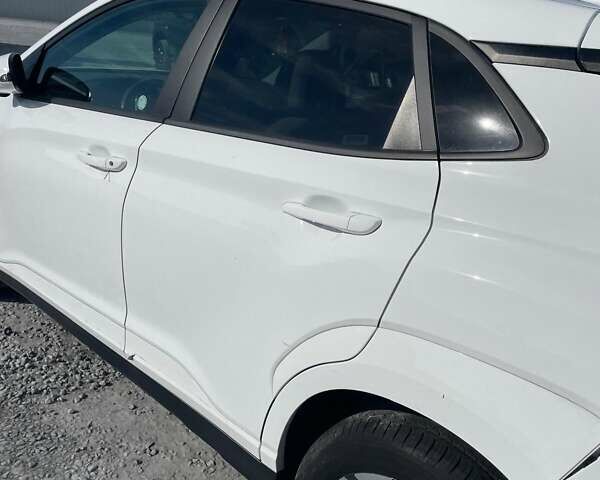Белый Хендай Kona, объемом двигателя 0 л и пробегом 23 тыс. км за 14900 $, фото 57 на Automoto.ua