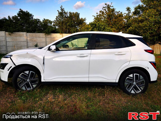 Білий Хендай Kona, об'ємом двигуна 0.15 л та пробігом 120 тис. км за 14250 $, фото 4 на Automoto.ua
