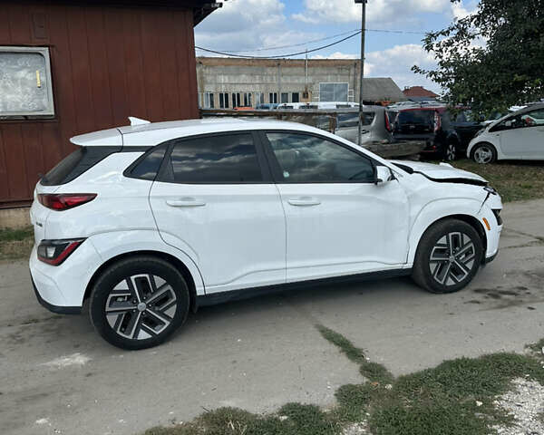 Белый Хендай Kona, объемом двигателя 0 л и пробегом 94 тыс. км за 14999 $, фото 3 на Automoto.ua