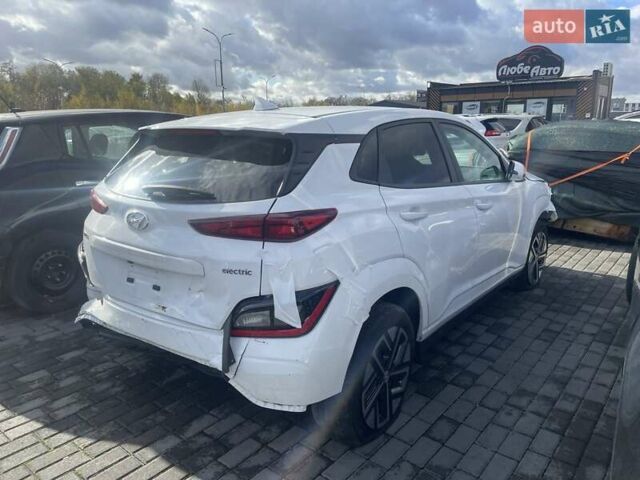 Белый Хендай Kona, объемом двигателя 0 л и пробегом 23 тыс. км за 14900 $, фото 5 на Automoto.ua