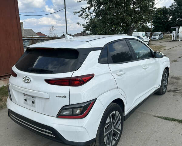 Белый Хендай Kona, объемом двигателя 0 л и пробегом 94 тыс. км за 14999 $, фото 6 на Automoto.ua