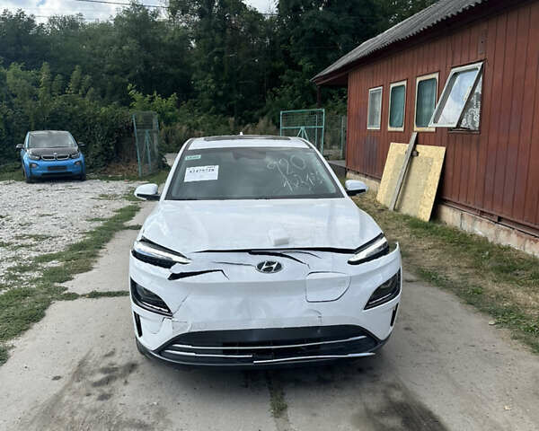 Белый Хендай Kona, объемом двигателя 0 л и пробегом 94 тыс. км за 14999 $, фото 2 на Automoto.ua
