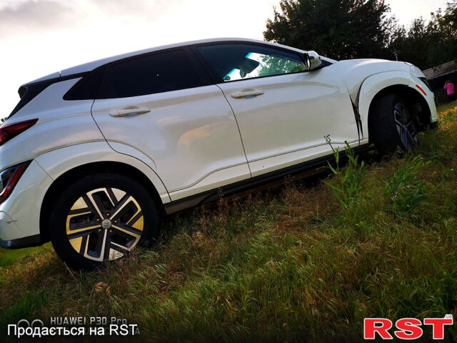 Білий Хендай Kona, об'ємом двигуна 0.15 л та пробігом 120 тис. км за 14250 $, фото 1 на Automoto.ua