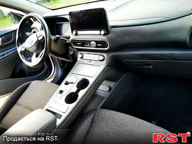 Білий Хендай Kona, об'ємом двигуна 0.15 л та пробігом 120 тис. км за 14250 $, фото 7 на Automoto.ua