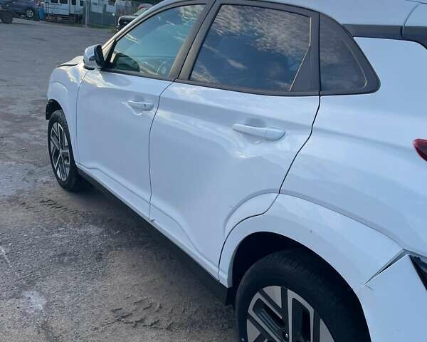 Белый Хендай Kona, объемом двигателя 0 л и пробегом 23 тыс. км за 14900 $, фото 59 на Automoto.ua