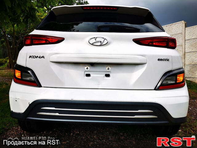 Білий Хендай Kona, об'ємом двигуна 0.15 л та пробігом 120 тис. км за 14250 $, фото 3 на Automoto.ua